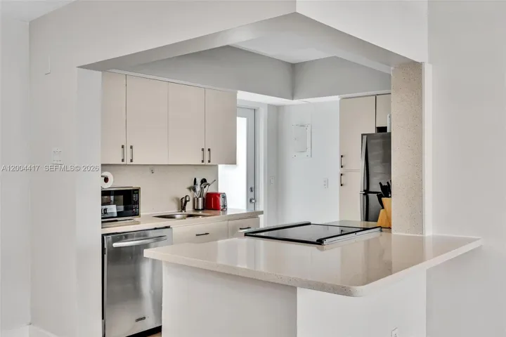 10000 E Bay Harbor Dr 12, Bay Harbor Islands, Florida 33154