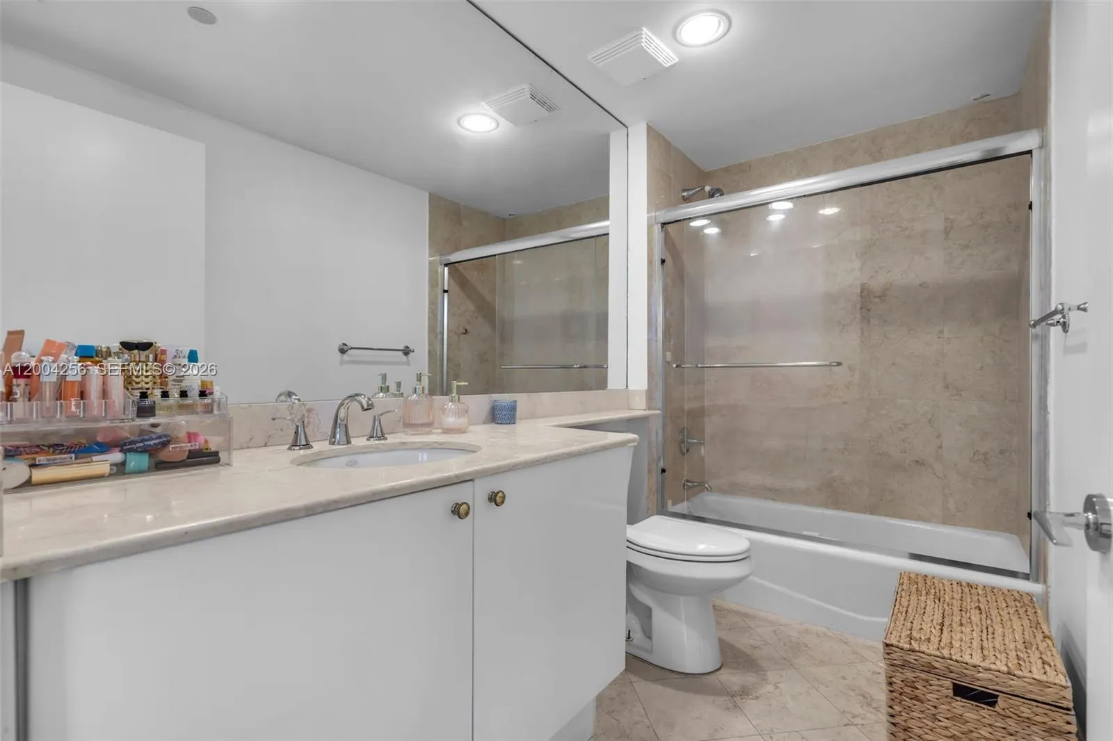 791 Crandon Blvd 302, Key Biscayne, Florida 33149, Key Biscayne, Florida 33149, 3 Bedrooms Bedrooms, ,3 BathroomsBathrooms,Residential,For Sale,791 Crandon Blvd 302, Key Biscayne, Florida 33149,A12004256