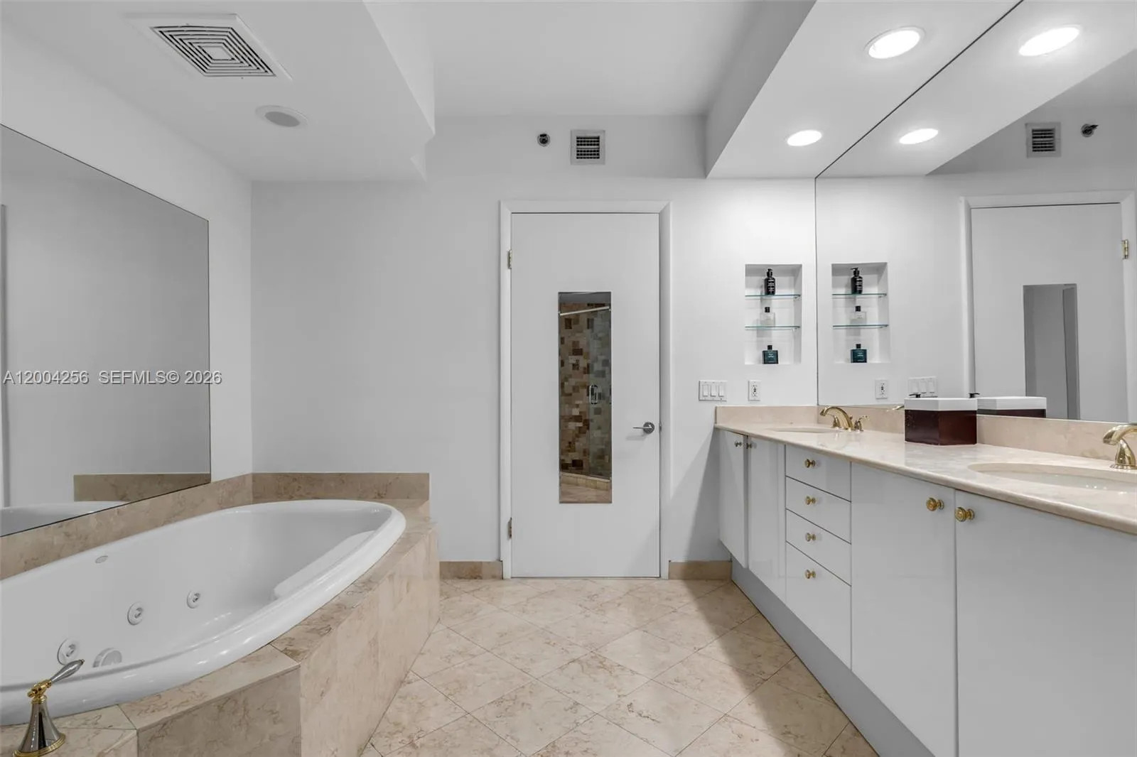 791 Crandon Blvd 302, Key Biscayne, Florida 33149, Key Biscayne, Florida 33149, 3 Bedrooms Bedrooms, ,3 BathroomsBathrooms,Residential,For Sale,791 Crandon Blvd 302, Key Biscayne, Florida 33149,A12004256