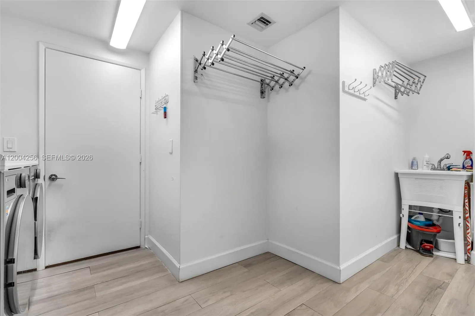 791 Crandon Blvd 302, Key Biscayne, Florida 33149, Key Biscayne, Florida 33149, 3 Bedrooms Bedrooms, ,3 BathroomsBathrooms,Residential,For Sale,791 Crandon Blvd 302, Key Biscayne, Florida 33149,A12004256