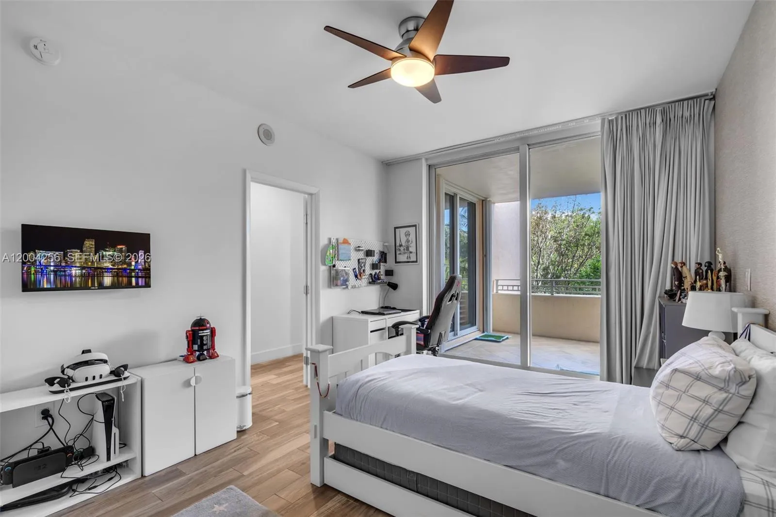 791 Crandon Blvd 302, Key Biscayne, Florida 33149, Key Biscayne, Florida 33149, 3 Bedrooms Bedrooms, ,3 BathroomsBathrooms,Residential,For Sale,791 Crandon Blvd 302, Key Biscayne, Florida 33149,A12004256