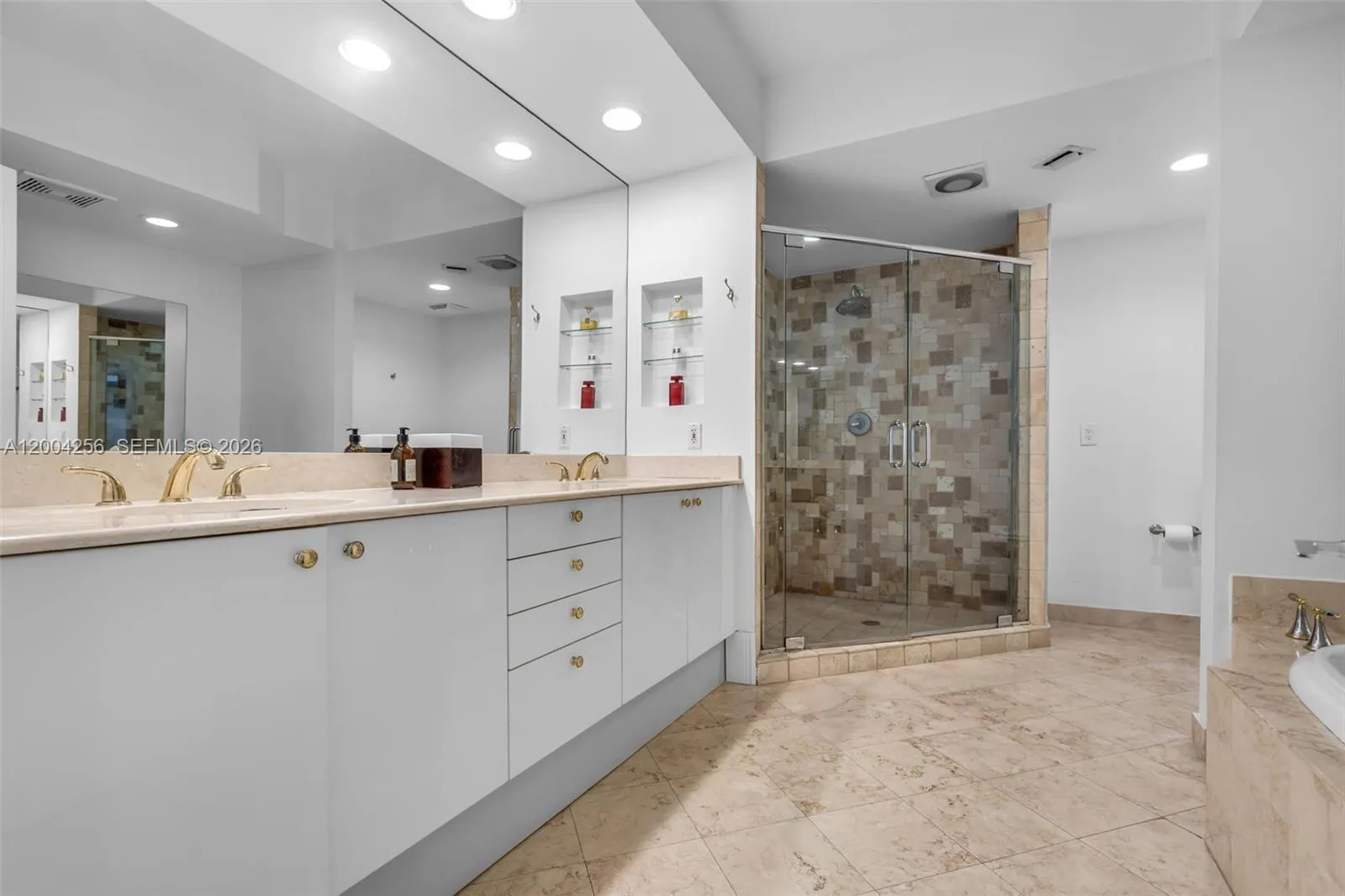 791 Crandon Blvd 302, Key Biscayne, Florida 33149, Key Biscayne, Florida 33149, 3 Bedrooms Bedrooms, ,3 BathroomsBathrooms,Residential,For Sale,791 Crandon Blvd 302, Key Biscayne, Florida 33149,A12004256