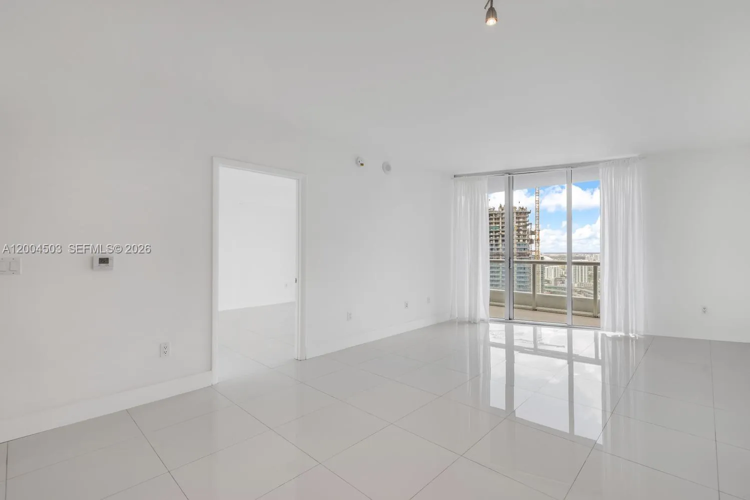 465 Brickell Ave 4206, Miami, Florida 33131, Miami, Florida 33131, 1 Bedroom Bedrooms, ,1 BathroomBathrooms,Residential Lease,For Rent,465 Brickell Ave 4206, Miami, Florida 33131,A12004503