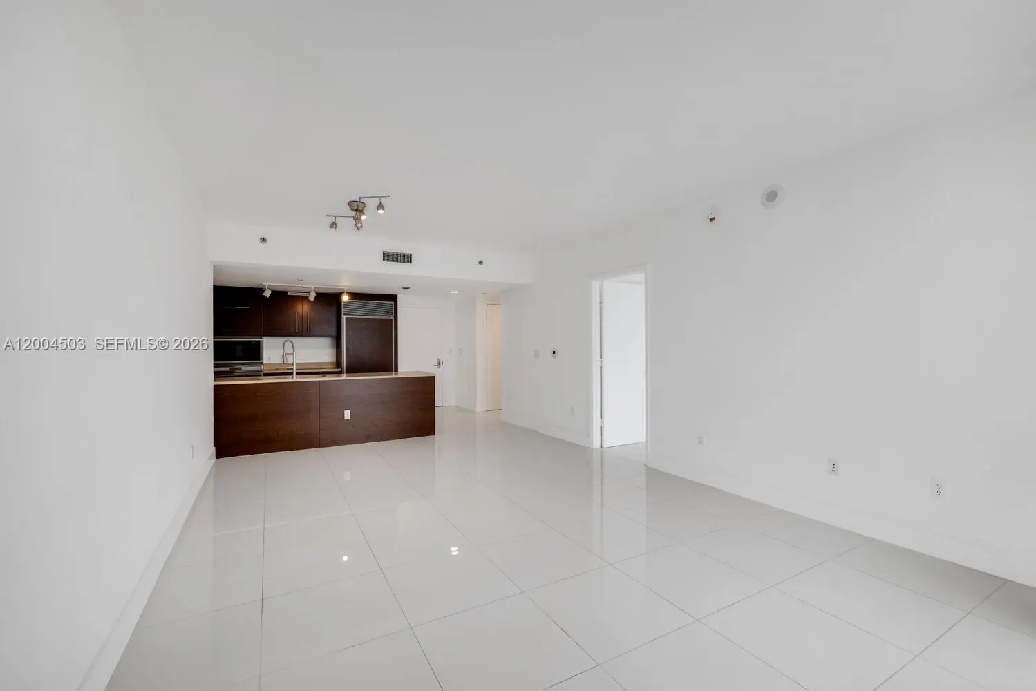 465 Brickell Ave 4206, Miami, Florida 33131, Miami, Florida 33131, 1 Bedroom Bedrooms, ,1 BathroomBathrooms,Residential Lease,For Rent,465 Brickell Ave 4206, Miami, Florida 33131,A12004503