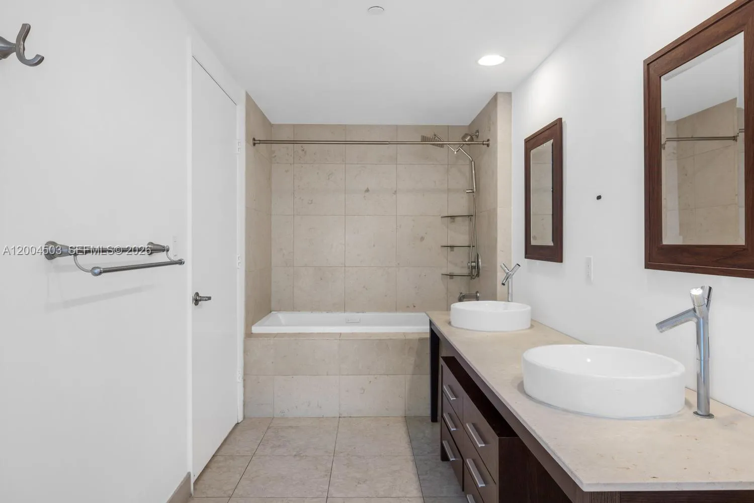465 Brickell Ave 4206, Miami, Florida 33131, Miami, Florida 33131, 1 Bedroom Bedrooms, ,1 BathroomBathrooms,Residential Lease,For Rent,465 Brickell Ave 4206, Miami, Florida 33131,A12004503