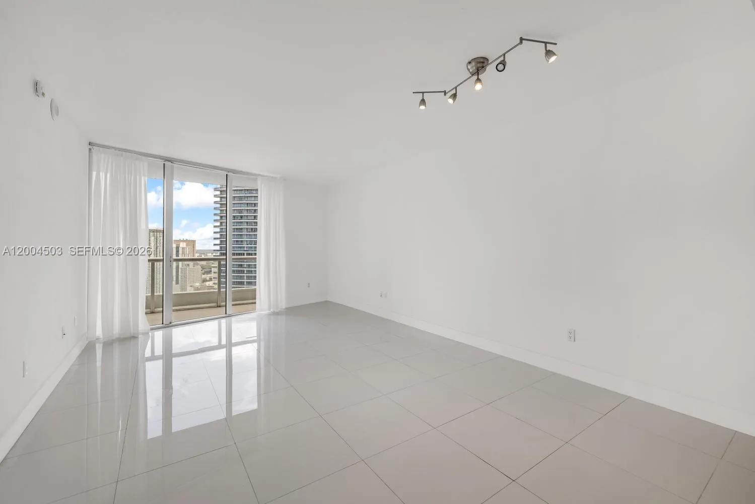 465 Brickell Ave 4206, Miami, Florida 33131, Miami, Florida 33131, 1 Bedroom Bedrooms, ,1 BathroomBathrooms,Residential Lease,For Rent,465 Brickell Ave 4206, Miami, Florida 33131,A12004503