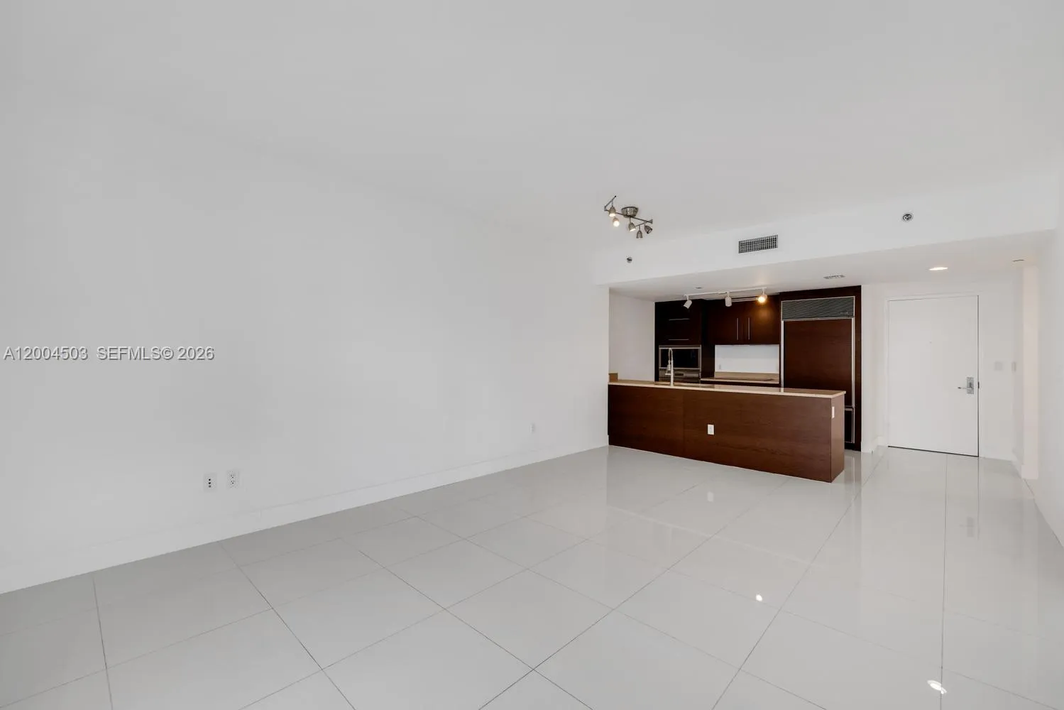 465 Brickell Ave 4206, Miami, Florida 33131, Miami, Florida 33131, 1 Bedroom Bedrooms, ,1 BathroomBathrooms,Residential Lease,For Rent,465 Brickell Ave 4206, Miami, Florida 33131,A12004503