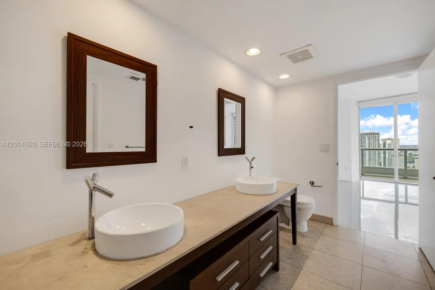 465 Brickell Ave 4206, Miami, Florida 33131, Miami, Florida 33131, 1 Bedroom Bedrooms, ,1 BathroomBathrooms,Residential Lease,For Rent,465 Brickell Ave 4206, Miami, Florida 33131,A12004503
