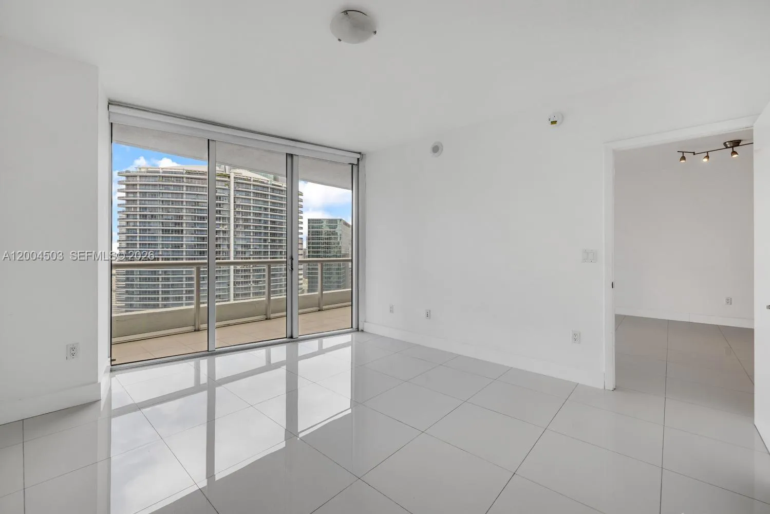 465 Brickell Ave 4206, Miami, Florida 33131, Miami, Florida 33131, 1 Bedroom Bedrooms, ,1 BathroomBathrooms,Residential Lease,For Rent,465 Brickell Ave 4206, Miami, Florida 33131,A12004503