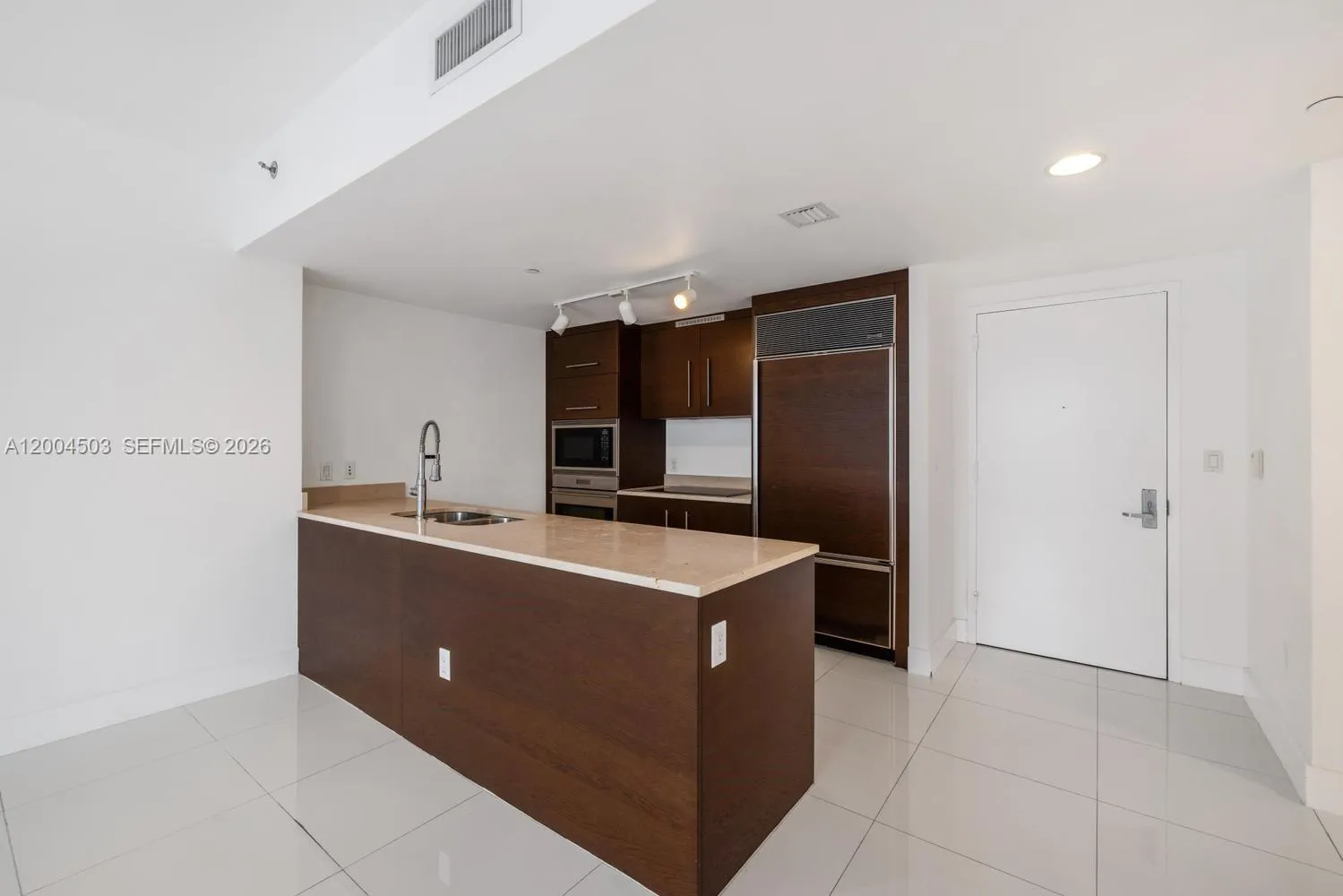 465 Brickell Ave 4206, Miami, Florida 33131, Miami, Florida 33131, 1 Bedroom Bedrooms, ,1 BathroomBathrooms,Residential Lease,For Rent,465 Brickell Ave 4206, Miami, Florida 33131,A12004503