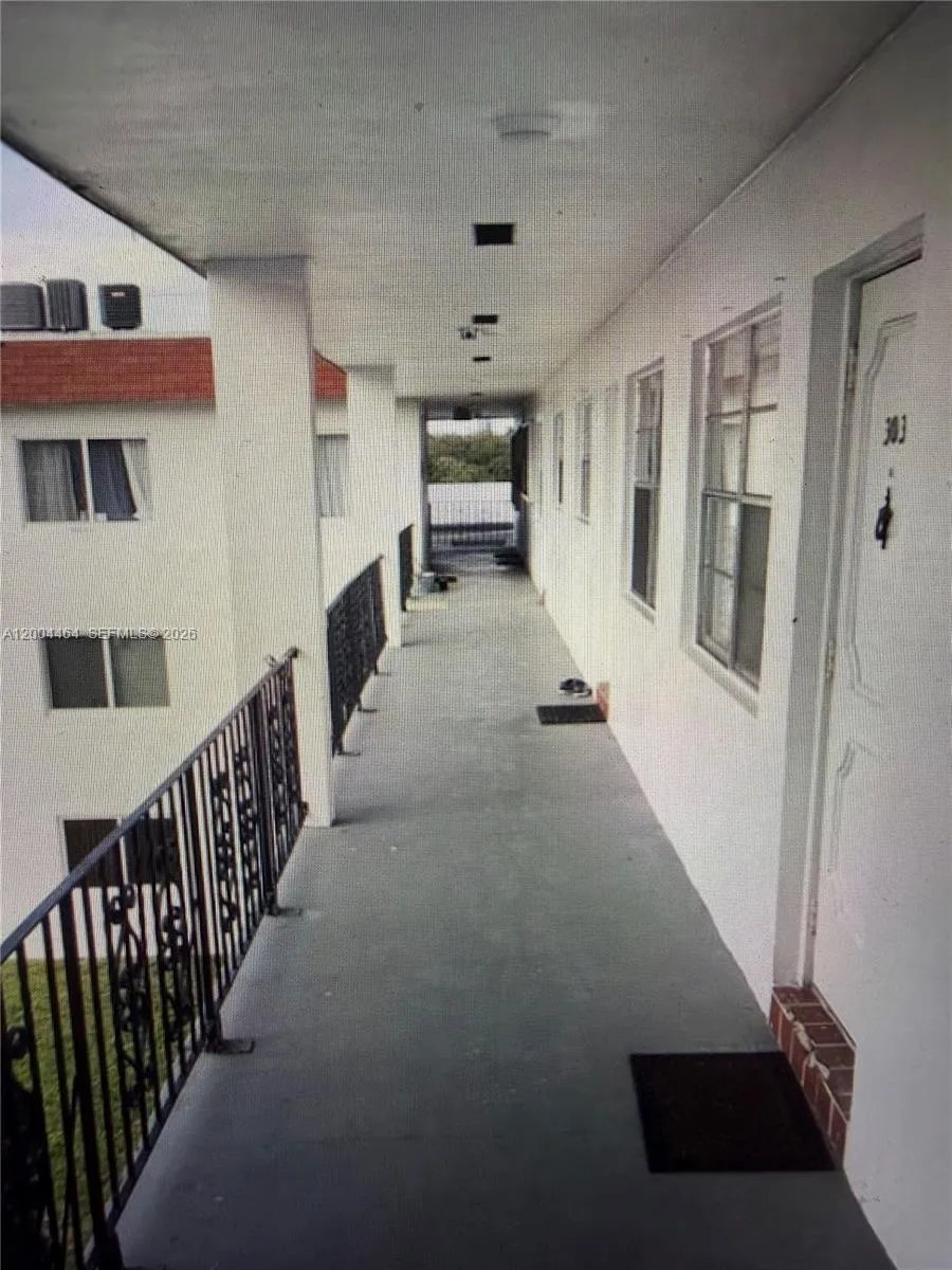 2415 Lincoln St 305, Hollywood, Florida 33020, Hollywood, Florida 33020, 1 Bedroom Bedrooms, ,1 BathroomBathrooms,Residential Lease,For Rent,2415 Lincoln St 305, Hollywood, Florida 33020,A12004464