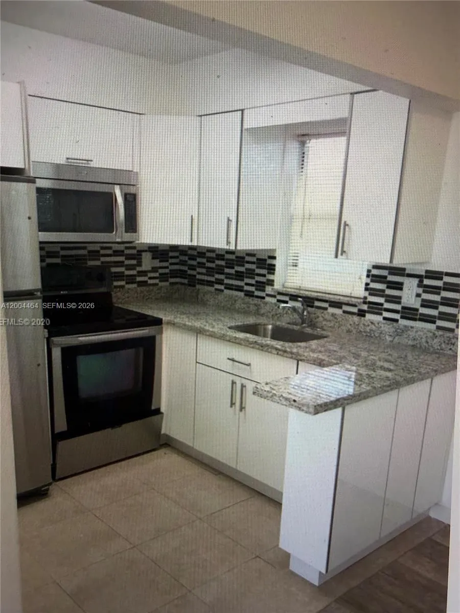 2415 Lincoln St 305, Hollywood, Florida 33020, Hollywood, Florida 33020, 1 Bedroom Bedrooms, ,1 BathroomBathrooms,Residential Lease,For Rent,2415 Lincoln St 305, Hollywood, Florida 33020,A12004464