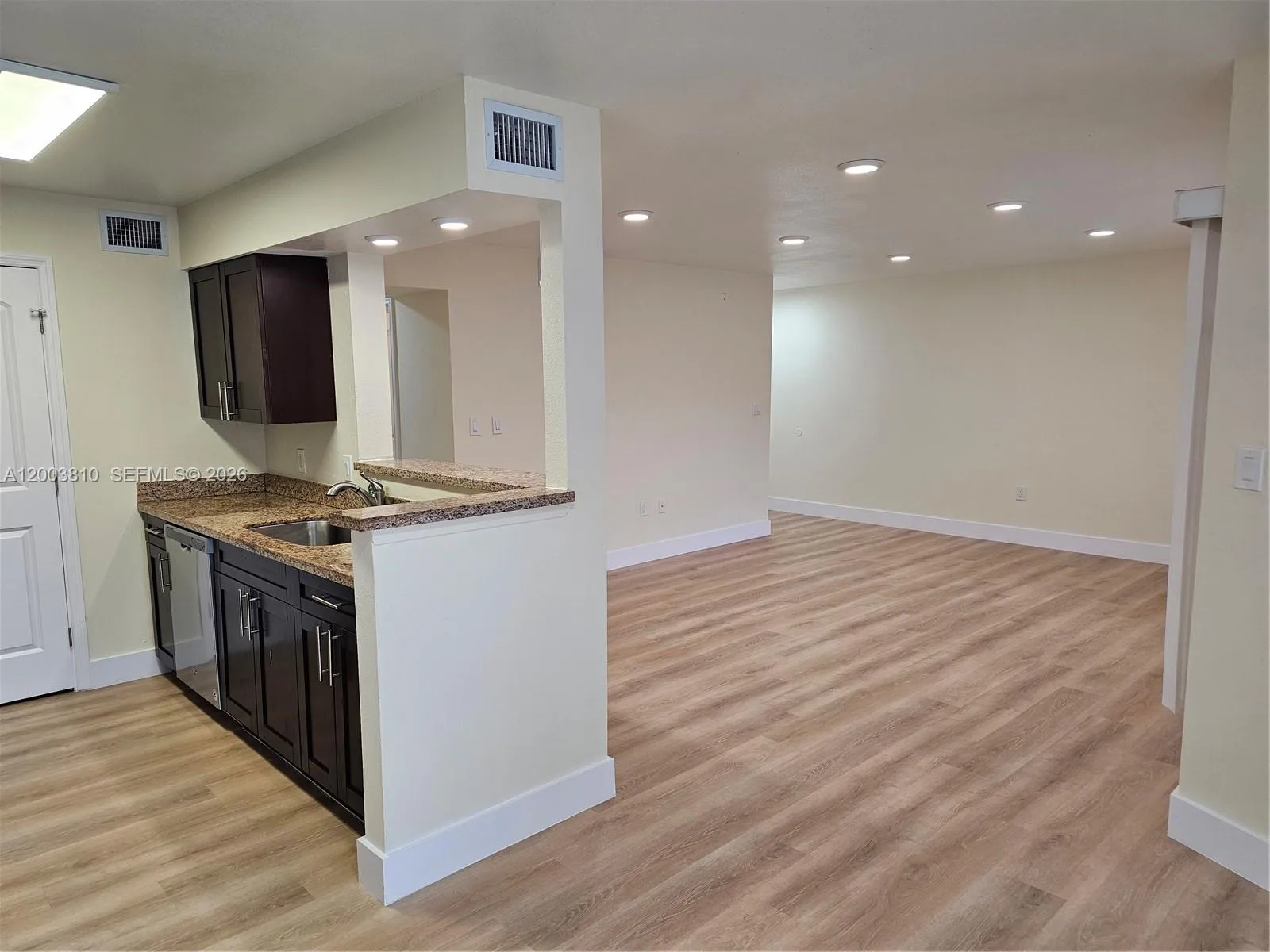 Oakland Park, Florida 33309, 2 Bedrooms Bedrooms, ,2 BathroomsBathrooms,Residential Lease,For Rent,A12003810