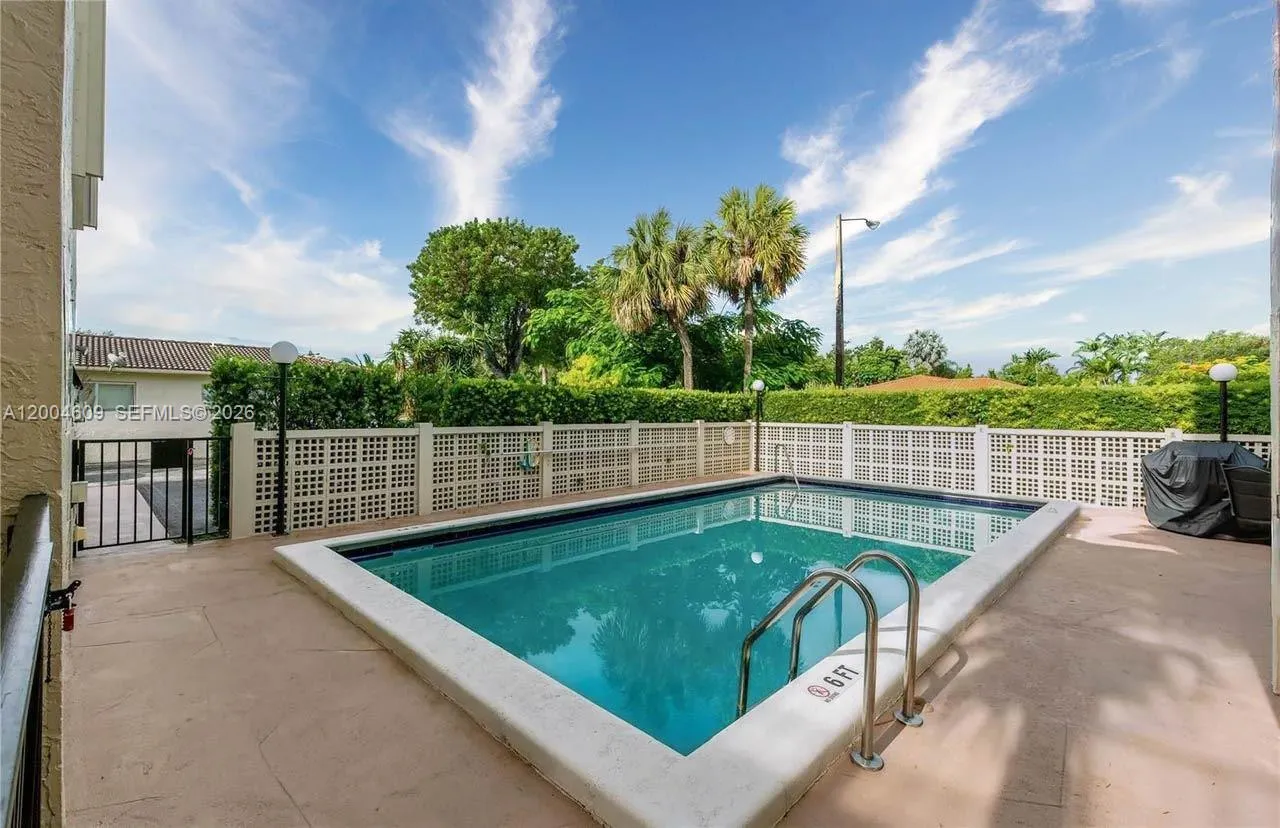 709 Curtiss Pkwy 23, Miami Springs, Florida 33166, Miami Springs, Florida 33166, 2 Bedrooms Bedrooms, ,2 BathroomsBathrooms,Residential,For Sale,709 Curtiss Pkwy 23, Miami Springs, Florida 33166,A12004609