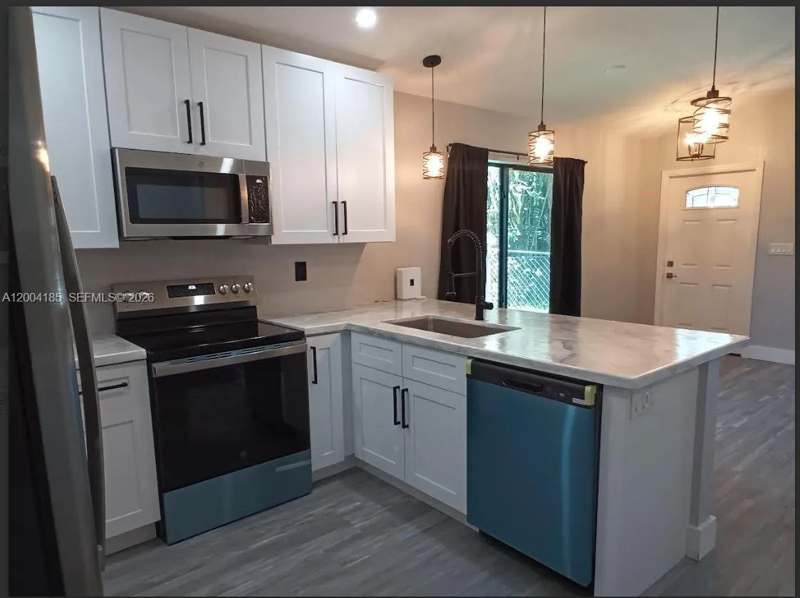 Fort Lauderdale, Florida 33311, 3 Bedrooms Bedrooms, ,2 BathroomsBathrooms,Residential,For Sale,A12004185