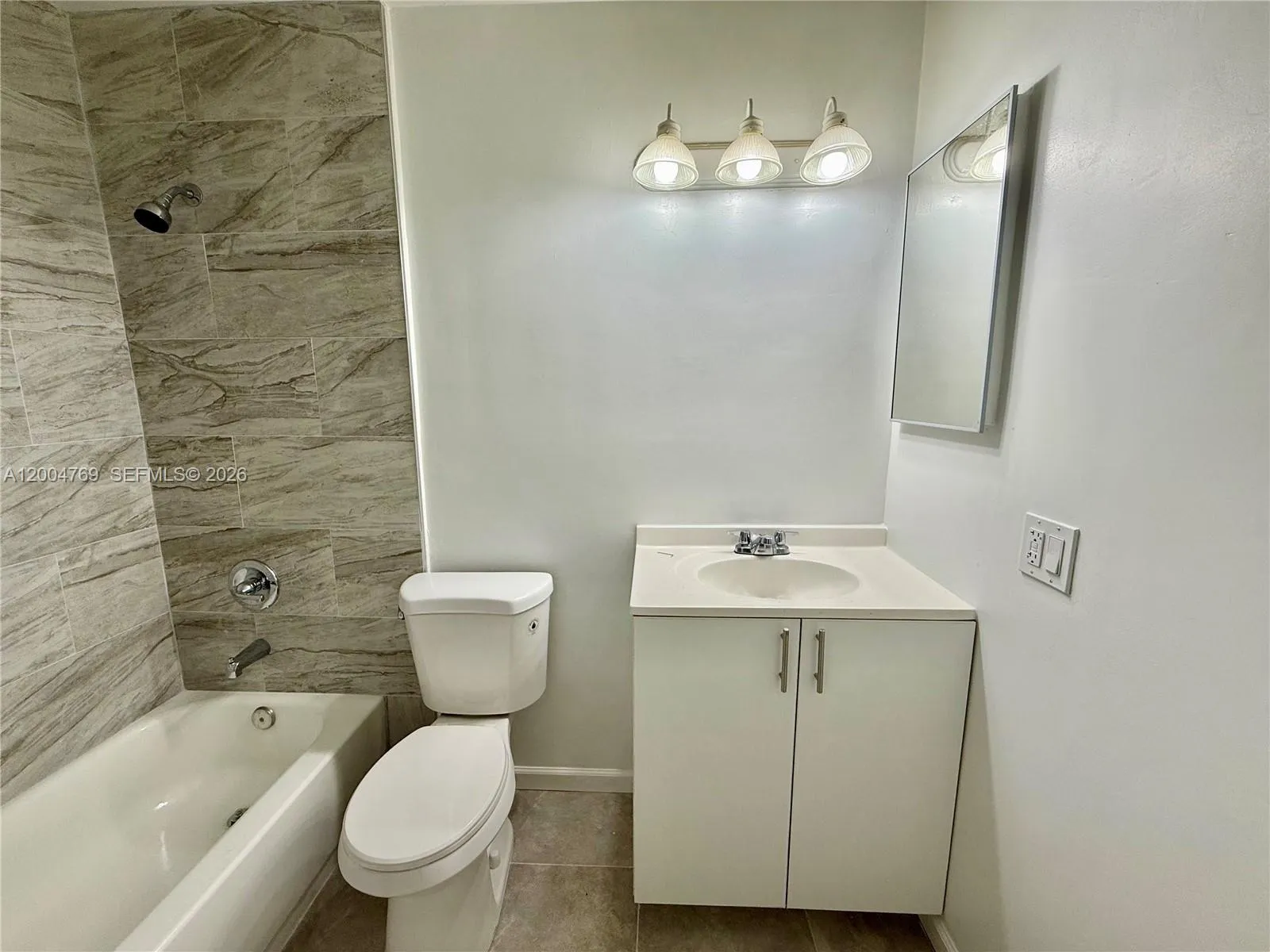 220 Ne 41st St 4, Oakland Park, Florida 33334, Oakland Park, Florida 33334, ,1 BathroomBathrooms,Residential Lease,For Rent,220 Ne 41st St 4, Oakland Park, Florida 33334,A12004769