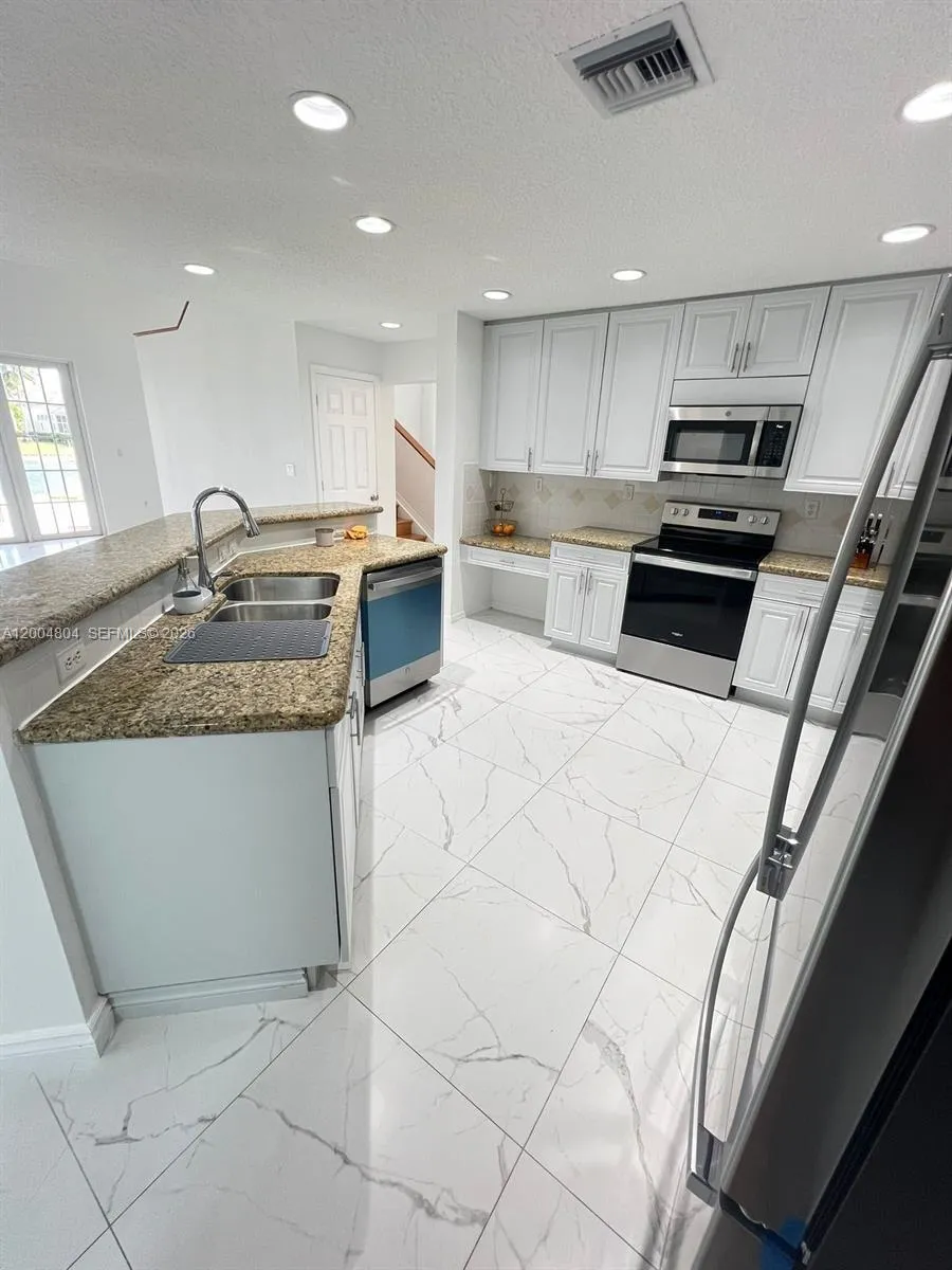 13840 Nw 20th St, Pembroke Pines, Florida 33028, Pembroke Pines, Florida 33028, 5 Bedrooms Bedrooms, ,3 BathroomsBathrooms,Residential,For Sale,13840 Nw 20th St, Pembroke Pines, Florida 33028,A12004804