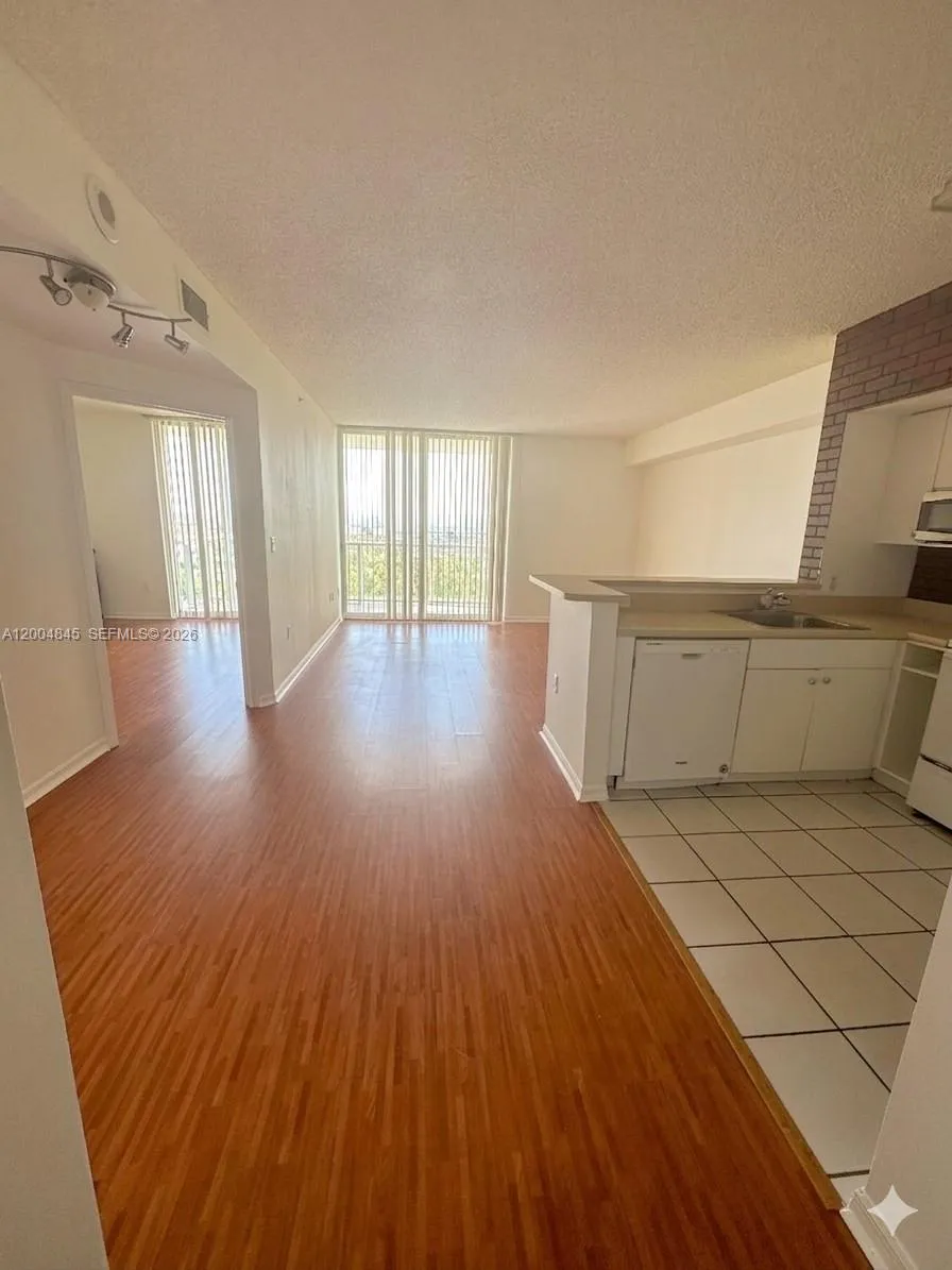 5077 Nw 7th St 1505, Miami, Florida 33126, Miami, Florida 33126, 1 Bedroom Bedrooms, ,1 BathroomBathrooms,Residential Lease,For Rent,5077 Nw 7th St 1505, Miami, Florida 33126,A12004845