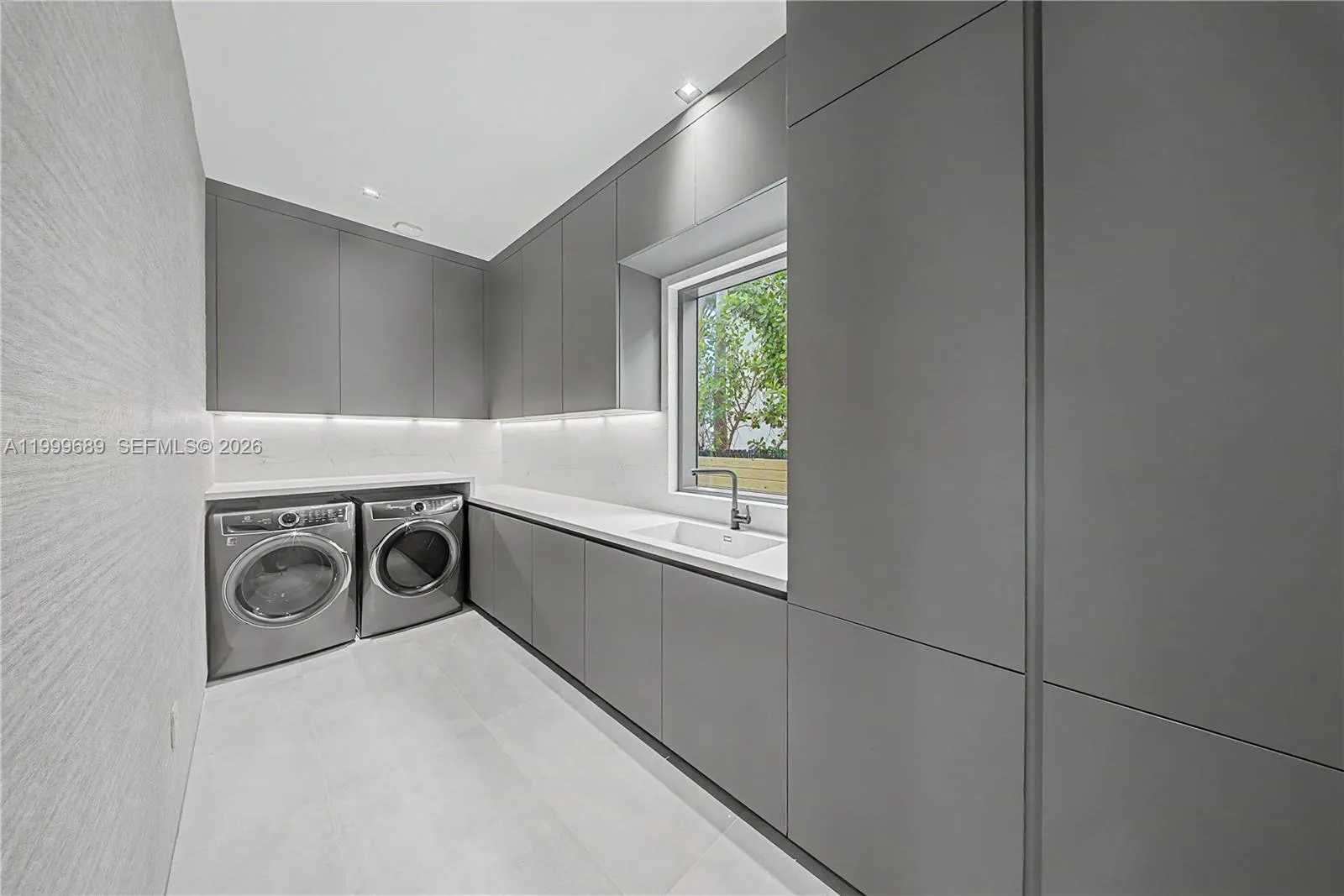 1400 W Lake Dr, Fort Lauderdale, Florida 33316, Fort Lauderdale, Florida 33316, 7 Bedrooms Bedrooms, ,10 BathroomsBathrooms,Residential,For Sale,1400 W Lake Dr, Fort Lauderdale, Florida 33316,A11999689