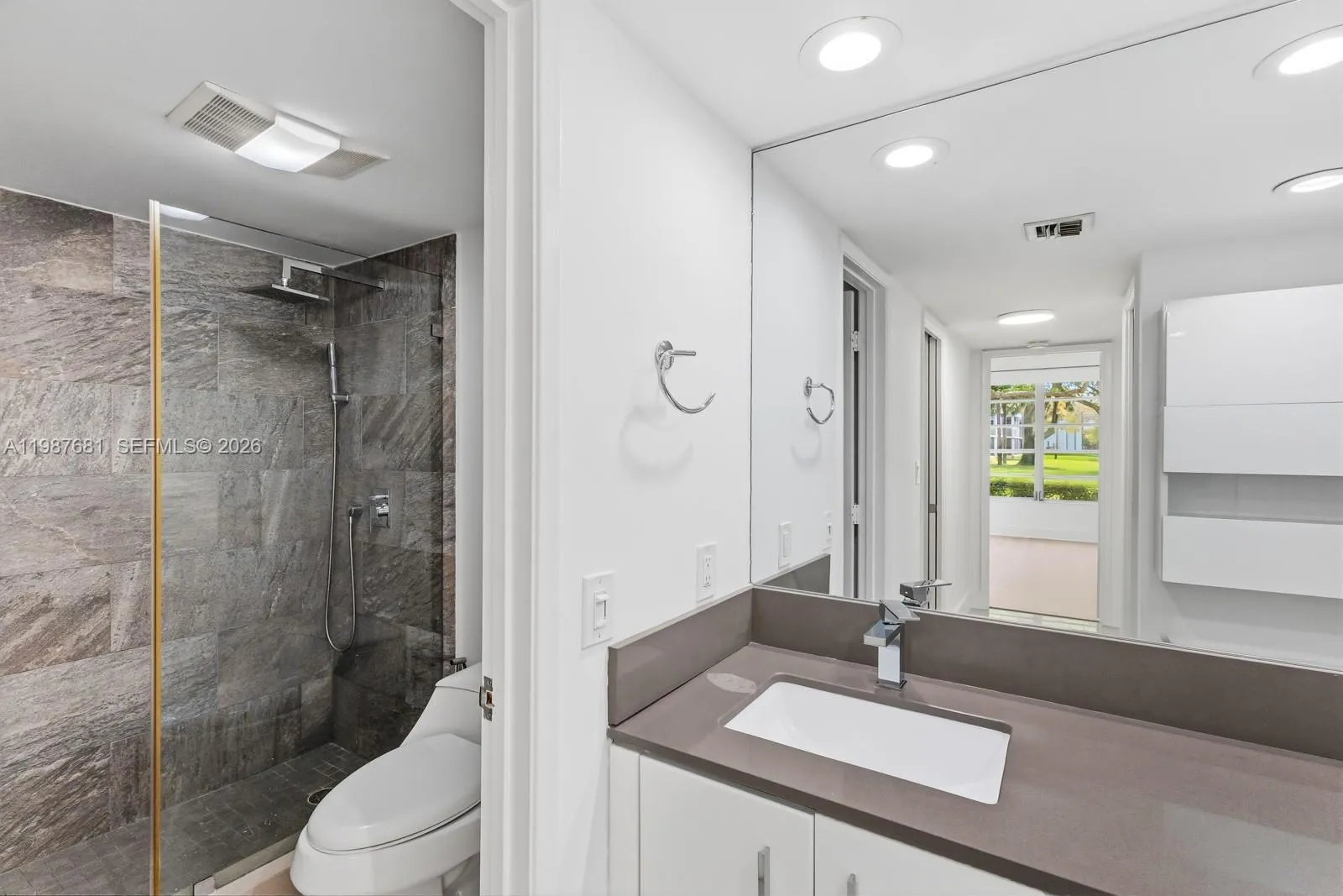 4280 Oaks Ter 102, Pompano Beach, Florida 33069, Pompano Beach, Florida 33069, 3 Bedrooms Bedrooms, ,3 BathroomsBathrooms,Residential,For Sale,4280 Oaks Ter 102, Pompano Beach, Florida 33069,A11987681