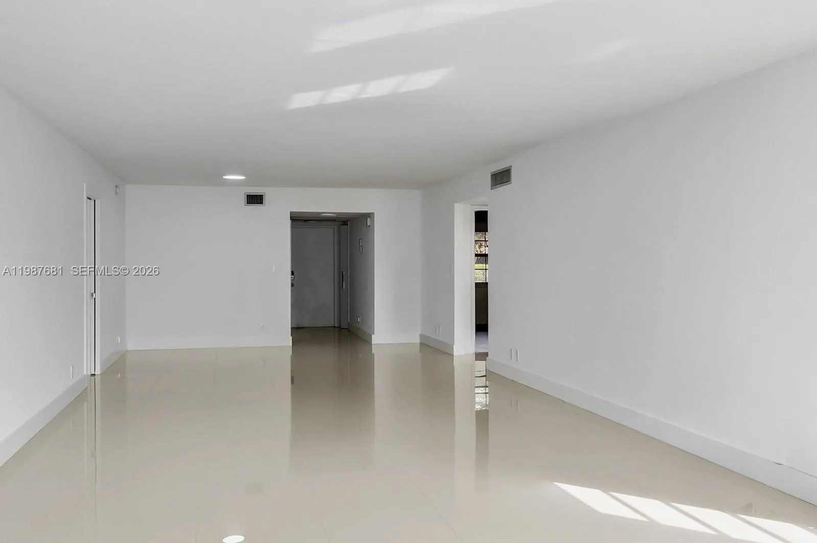 4280 Oaks Ter 102, Pompano Beach, Florida 33069, Pompano Beach, Florida 33069, 3 Bedrooms Bedrooms, ,3 BathroomsBathrooms,Residential,For Sale,4280 Oaks Ter 102, Pompano Beach, Florida 33069,A11987681