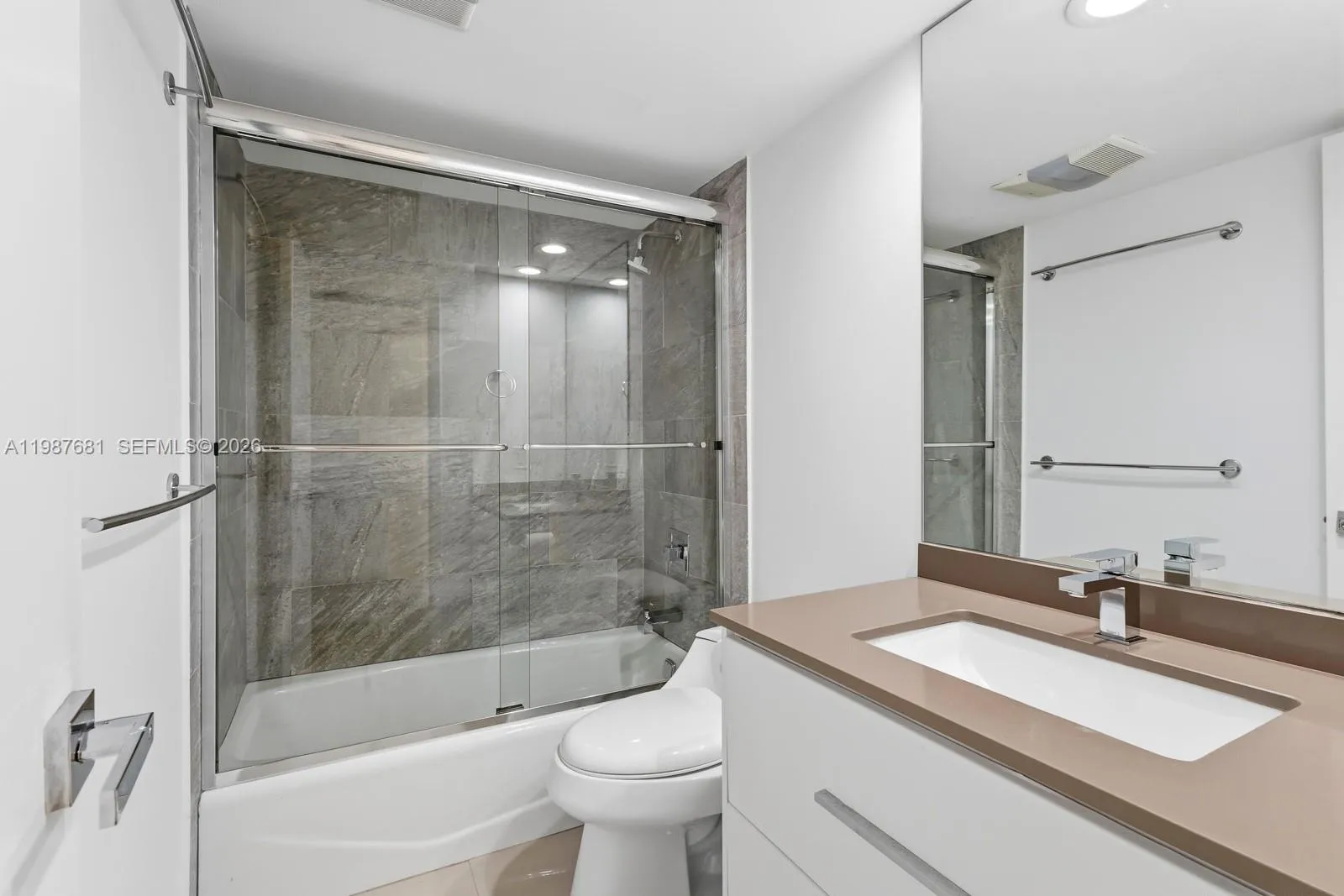 4280 Oaks Ter 102, Pompano Beach, Florida 33069, Pompano Beach, Florida 33069, 3 Bedrooms Bedrooms, ,3 BathroomsBathrooms,Residential,For Sale,4280 Oaks Ter 102, Pompano Beach, Florida 33069,A11987681