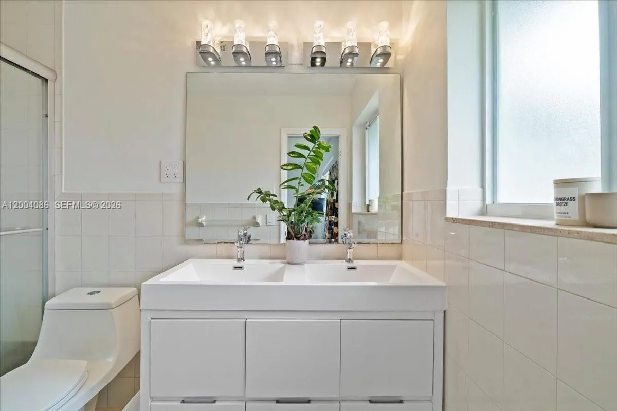 2632 Ne 35th St, Fort Lauderdale, Florida 33306, Fort Lauderdale, Florida 33306, 3 Bedrooms Bedrooms, ,3 BathroomsBathrooms,Residential,For Sale,2632 Ne 35th St, Fort Lauderdale, Florida 33306,A12004086