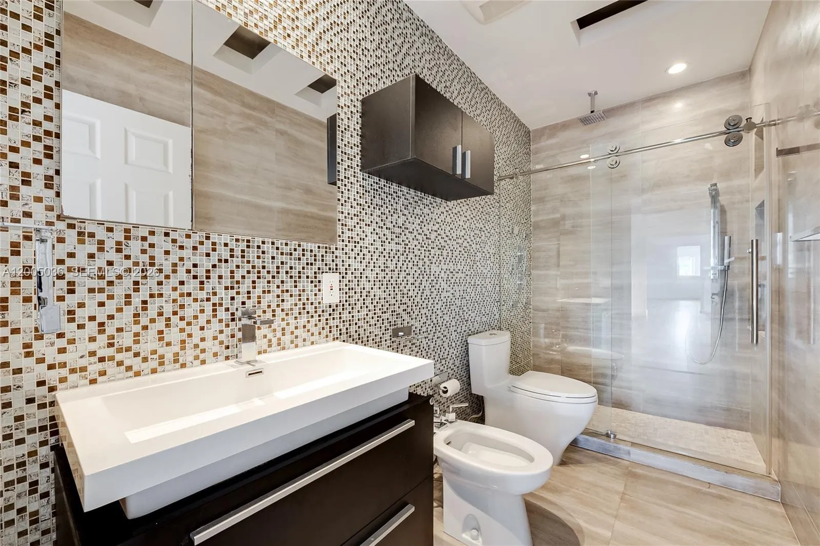 7094 Nw 109th Ct, Doral, Florida 33178, Doral, Florida 33178, 5 Bedrooms Bedrooms, ,3 BathroomsBathrooms,Residential,For Sale,7094 Nw 109th Ct, Doral, Florida 33178,A12005036