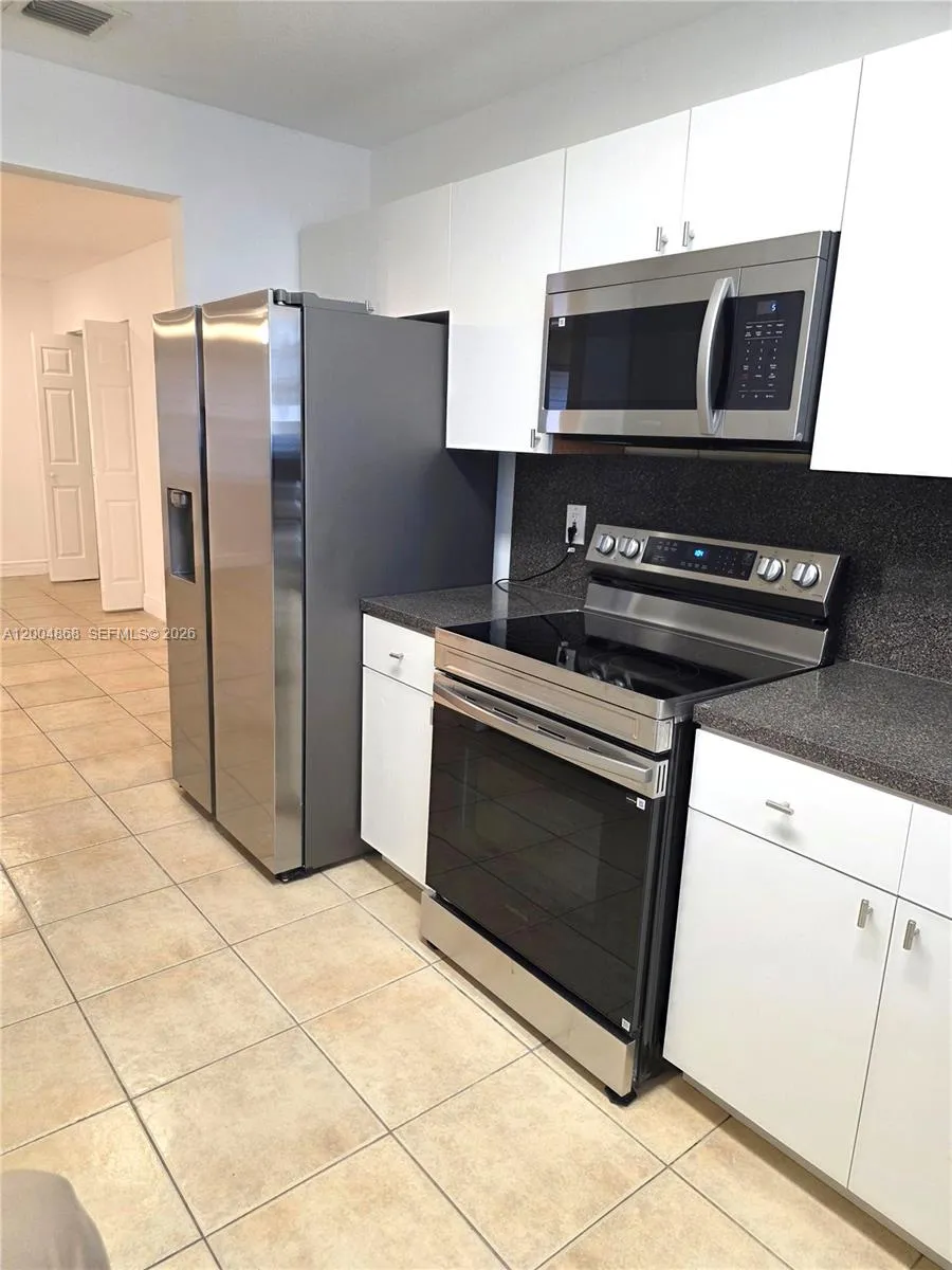 2309 Liberty St A, Hollywood, Florida 33020, Hollywood, Florida 33020, 3 Bedrooms Bedrooms, ,2 BathroomsBathrooms,Residential Lease,For Rent,2309 Liberty St A, Hollywood, Florida 33020,A12004868