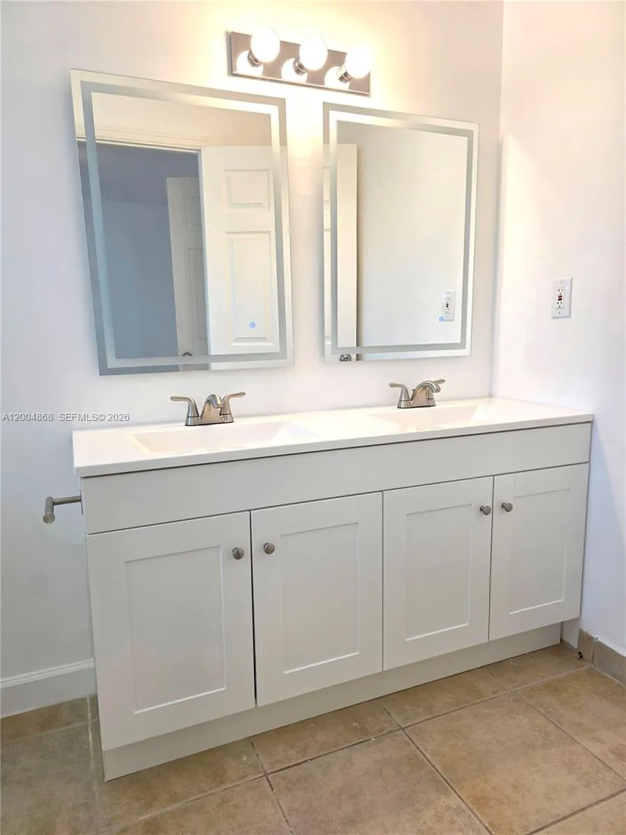 2309 Liberty St A, Hollywood, Florida 33020, Hollywood, Florida 33020, 3 Bedrooms Bedrooms, ,2 BathroomsBathrooms,Residential Lease,For Rent,2309 Liberty St A, Hollywood, Florida 33020,A12004868