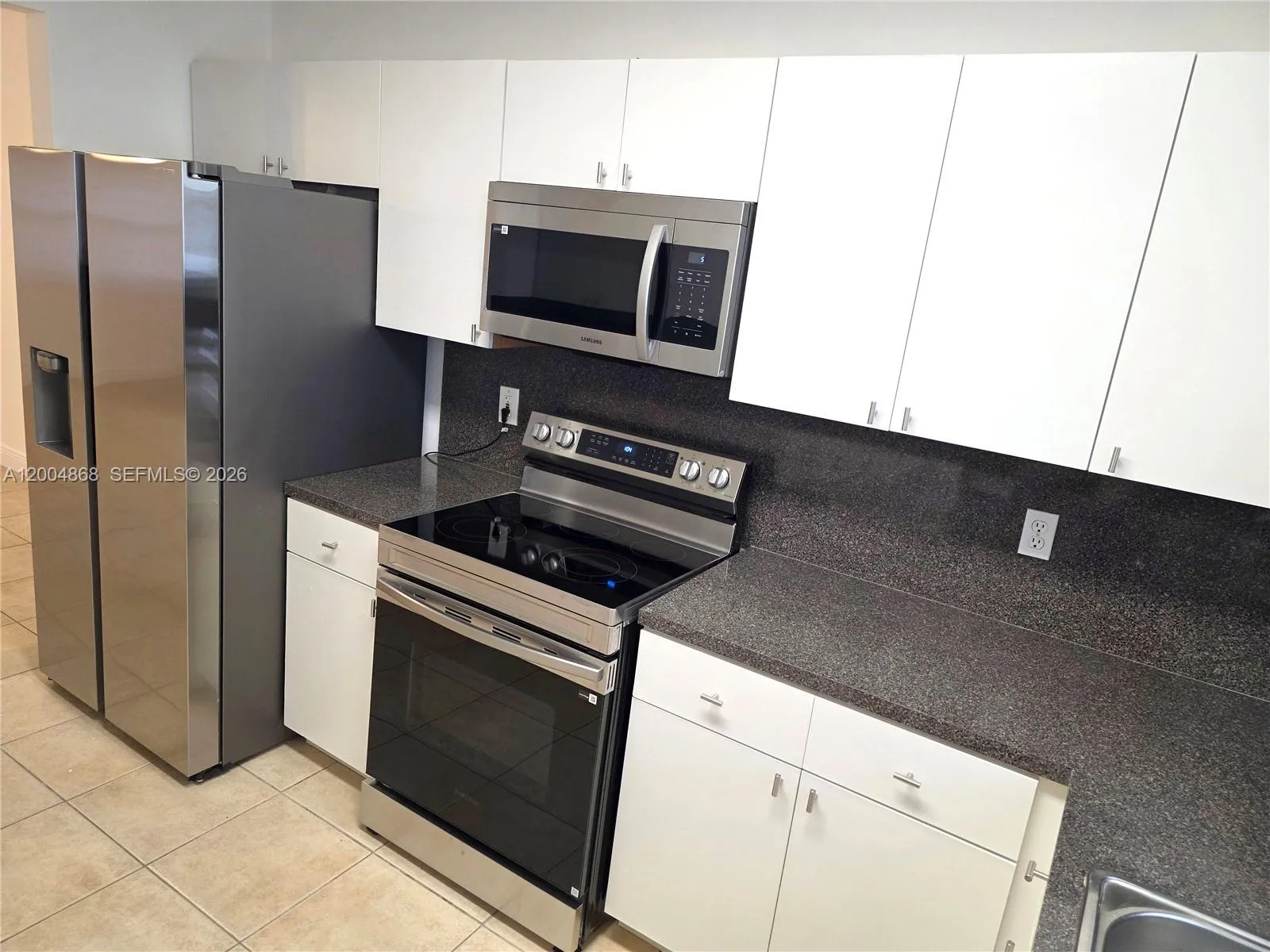 2309 Liberty St A, Hollywood, Florida 33020, Hollywood, Florida 33020, 3 Bedrooms Bedrooms, ,2 BathroomsBathrooms,Residential Lease,For Rent,2309 Liberty St A, Hollywood, Florida 33020,A12004868