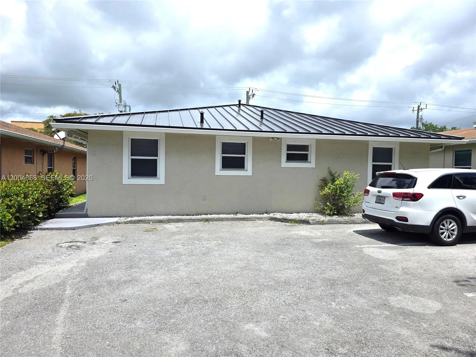2309 Liberty St A, Hollywood, Florida 33020, Hollywood, Florida 33020, 3 Bedrooms Bedrooms, ,2 BathroomsBathrooms,Residential Lease,For Rent,2309 Liberty St A, Hollywood, Florida 33020,A12004868