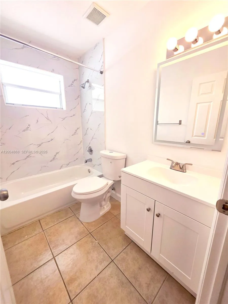 2309 Liberty St A, Hollywood, Florida 33020, Hollywood, Florida 33020, 3 Bedrooms Bedrooms, ,2 BathroomsBathrooms,Residential Lease,For Rent,2309 Liberty St A, Hollywood, Florida 33020,A12004868