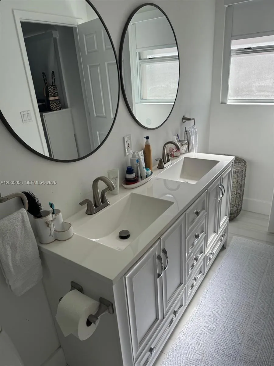 2911 Monroe St 0, Hollywood, Florida 33020, Hollywood, Florida 33020, 3 Bedrooms Bedrooms, ,2 BathroomsBathrooms,Residential Lease,For Rent,2911 Monroe St 0, Hollywood, Florida 33020,A12005058