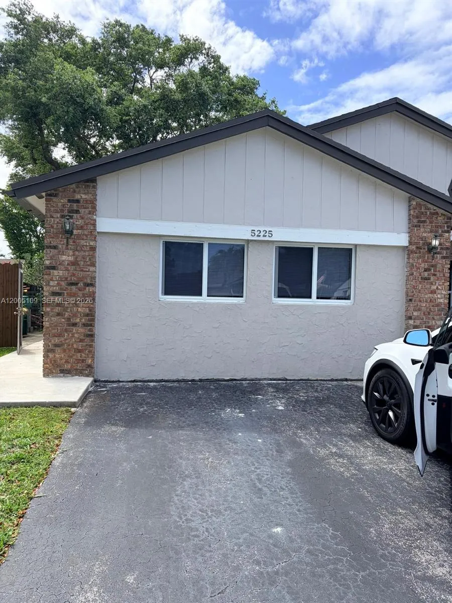 5225 Sw 116th Ave 1, Cooper City, Florida 33330, Cooper City, Florida 33330, 1 Bedroom Bedrooms, ,1 BathroomBathrooms,Residential Lease,For Rent,5225 Sw 116th Ave 1, Cooper City, Florida 33330,A12005109