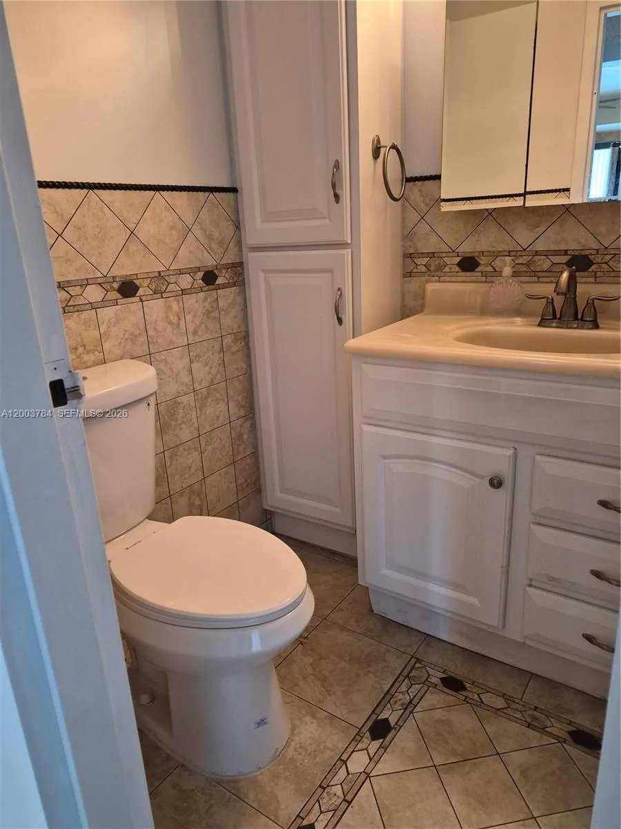 2655 Collins Ave 2406, Miami Beach, Florida 33140, Miami Beach, Florida 33140, 1 Bedroom Bedrooms, ,1 BathroomBathrooms,Residential,For Sale,2655 Collins Ave 2406, Miami Beach, Florida 33140,A12003784