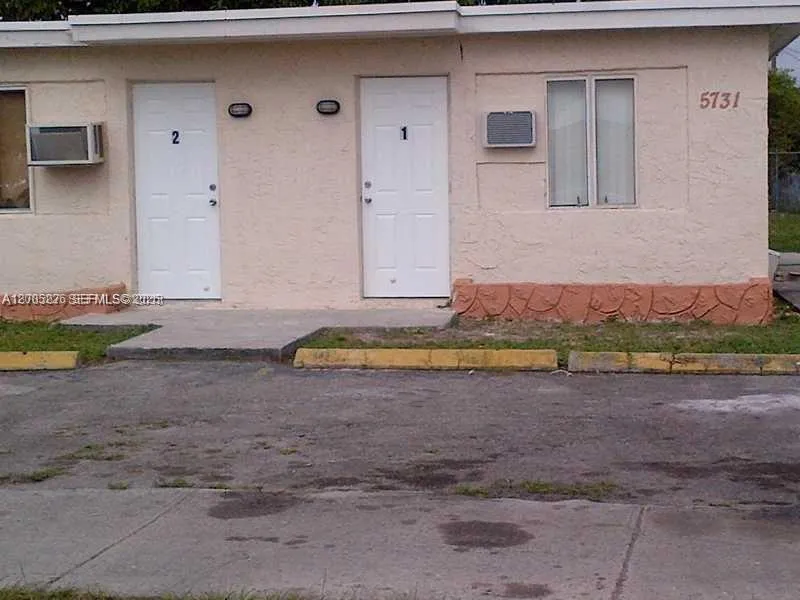 5731 Flagler St 1, Hollywood, Florida 33023, Hollywood, Florida 33023, 1 Bedroom Bedrooms, ,1 BathroomBathrooms,Residential Lease,For Rent,5731 Flagler St 1, Hollywood, Florida 33023,A12005226