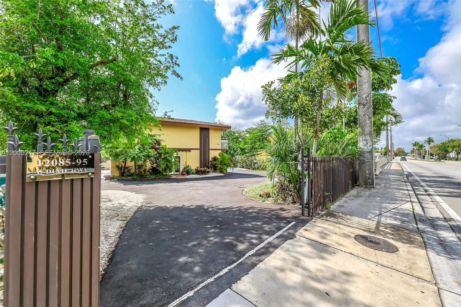 12085 W Dixie Hwy, Biscayne Park, Florida 33161, Biscayne Park, Florida 33161, ,Residential Income,For Sale,12085 W Dixie Hwy, Biscayne Park, Florida 33161,A12005247