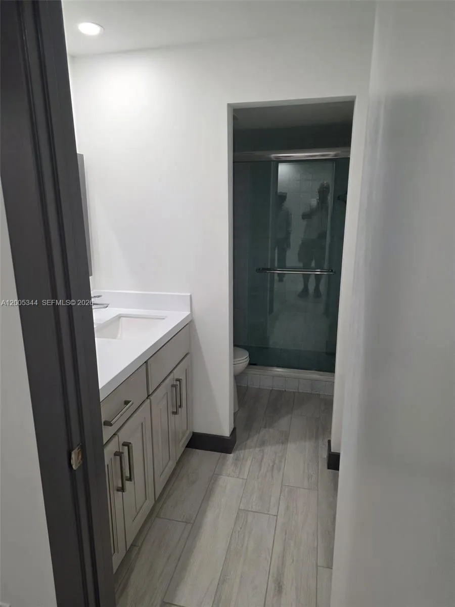 660 Tennis Club Dr 201, Fort Lauderdale, Florida 3, Fort Lauderdale, Florida 33311, 2 Bedrooms Bedrooms, ,2 BathroomsBathrooms,Residential Lease,For Rent,660 Tennis Club Dr 201, Fort Lauderdale, Florida 3,A12005344