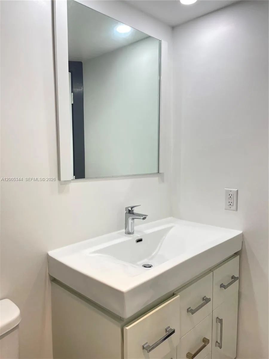 660 Tennis Club Dr 201, Fort Lauderdale, Florida 3, Fort Lauderdale, Florida 33311, 2 Bedrooms Bedrooms, ,2 BathroomsBathrooms,Residential Lease,For Rent,660 Tennis Club Dr 201, Fort Lauderdale, Florida 3,A12005344