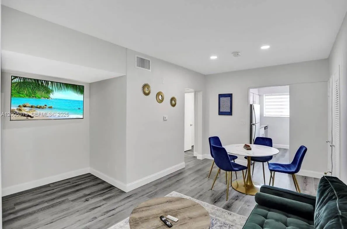 10006 E Bay Harbor Dr 13, Bay Harbor Islands, Flor, Bay Harbor Islands, Florida 33154, 3 Bedrooms Bedrooms, ,1 BathroomBathrooms,Residential Lease,For Rent,10006 E Bay Harbor Dr 13, Bay Harbor Islands, Flor,A12005373