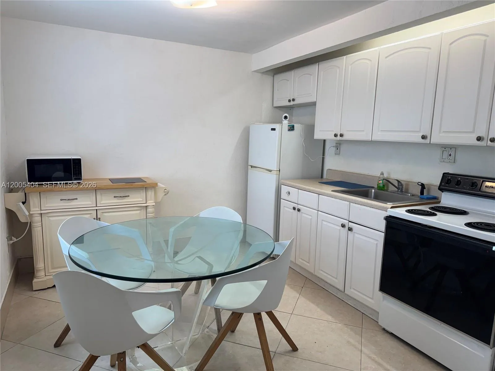 1624 Van Buren St 1, Hollywood, Florida 33020, Hollywood, Florida 33020, 1 Bedroom Bedrooms, ,1 BathroomBathrooms,Residential Lease,For Rent,1624 Van Buren St 1, Hollywood, Florida 33020,A12005404