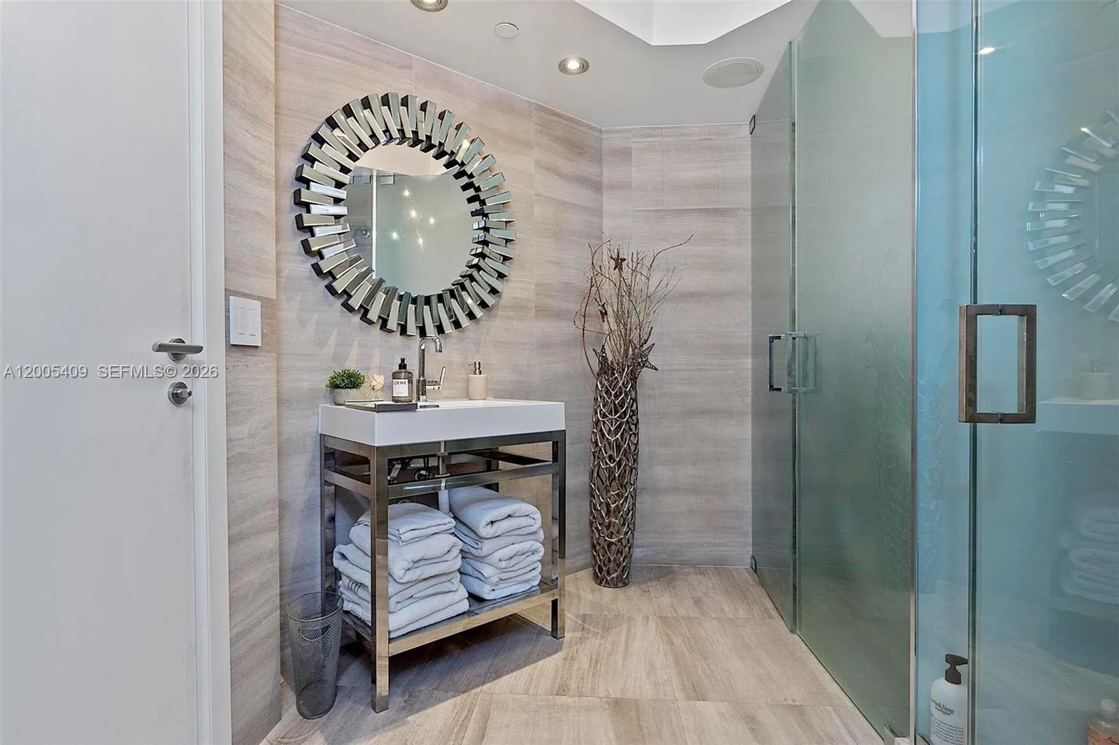 10 Venetian Way 804, Miami Beach, Florida 33139, Miami Beach, Florida 33139, 3 Bedrooms Bedrooms, ,3 BathroomsBathrooms,Residential,For Sale,10 Venetian Way 804, Miami Beach, Florida 33139,A12005409