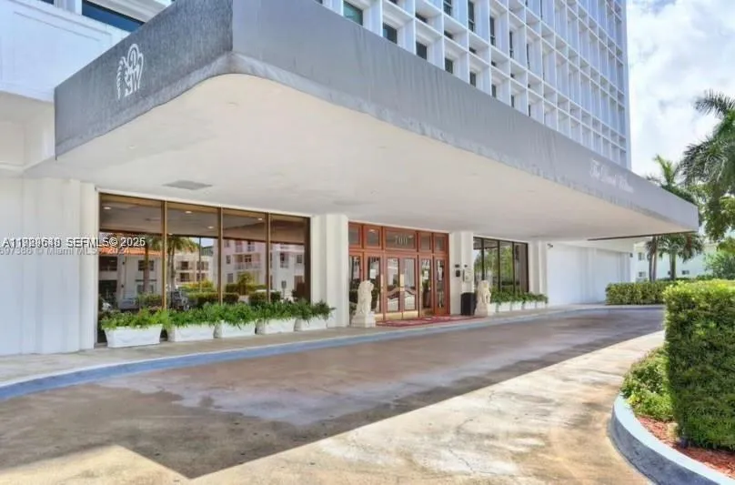 700 Biltmore Way 1112, Coral Gables, Florida 33134, Coral Gables, Florida 33134, 1 Bedroom Bedrooms, ,1 BathroomBathrooms,Residential Lease,For Rent,700 Biltmore Way 1112, Coral Gables, Florida 33134,A11989648