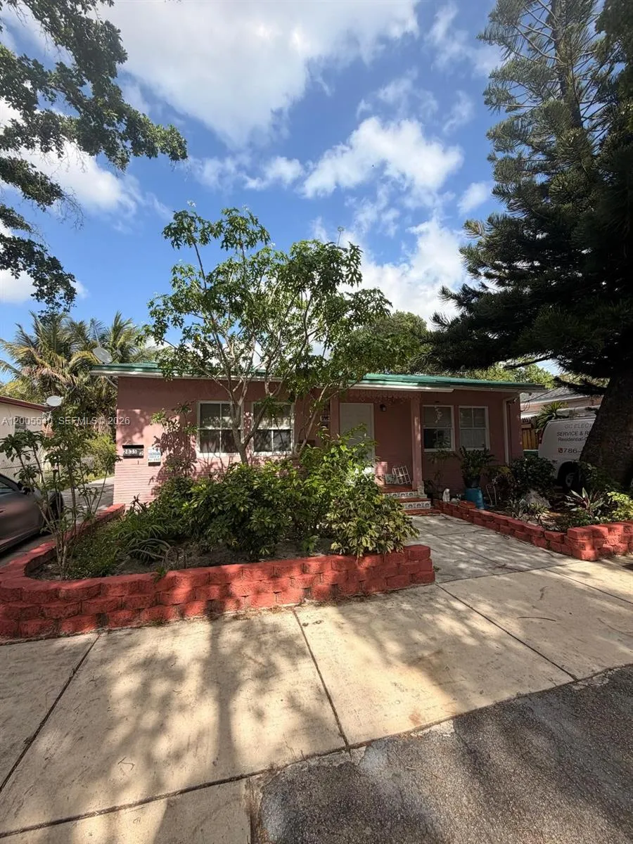 2835 Sw 37th Ct 1, Miami, Florida 33134, Miami, Florida 33134, 2 Bedrooms Bedrooms, ,1 BathroomBathrooms,Residential Lease,For Rent,2835 Sw 37th Ct 1, Miami, Florida 33134,A12005540