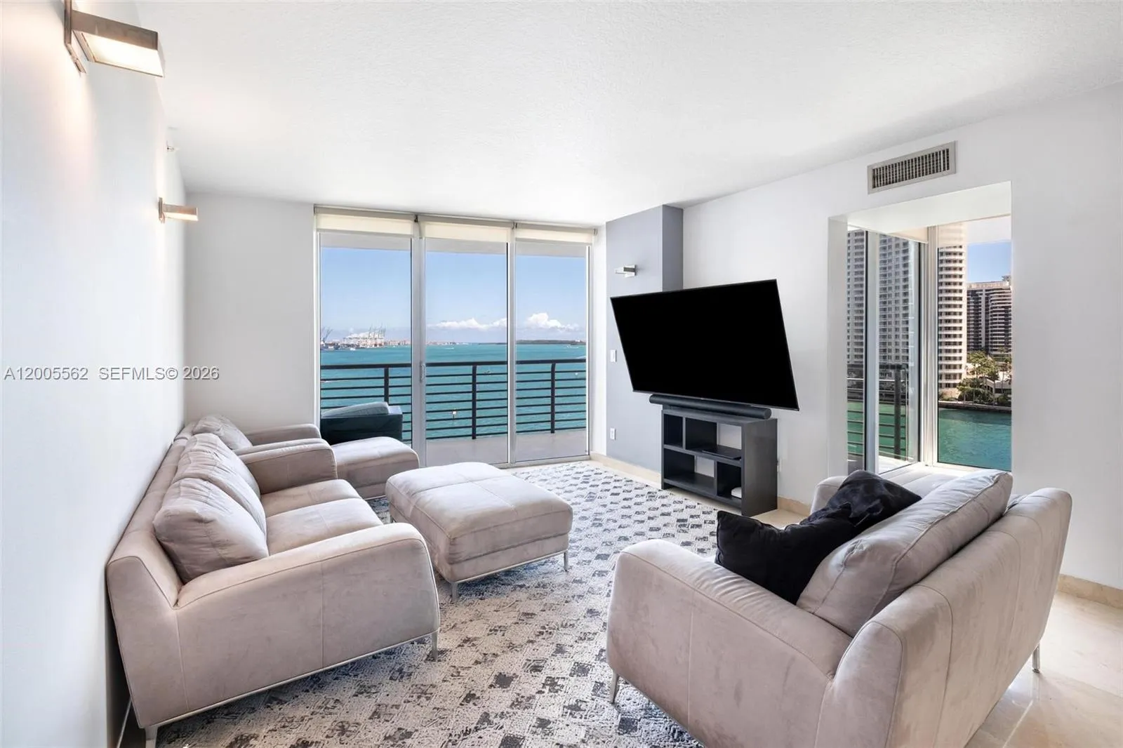 325 S Biscayne Blvd 823, Miami, Florida 33131, Miami, Florida 33131, 3 Bedrooms Bedrooms, ,2 BathroomsBathrooms,Residential Lease,For Rent,325 S Biscayne Blvd 823, Miami, Florida 33131,A12005562