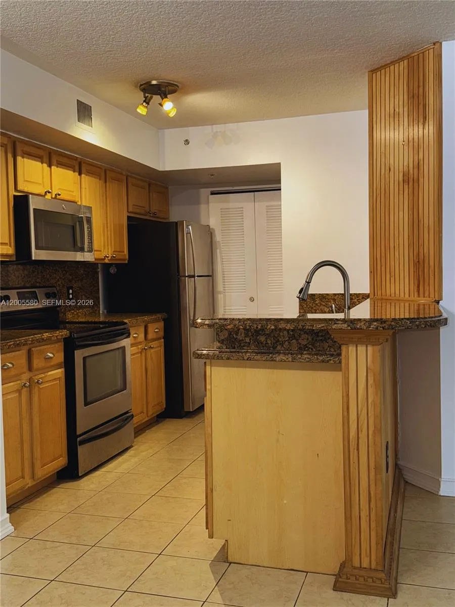 Hollywood, Florida 33021, 2 Bedrooms Bedrooms, ,2 BathroomsBathrooms,Residential,For Sale,A12005580