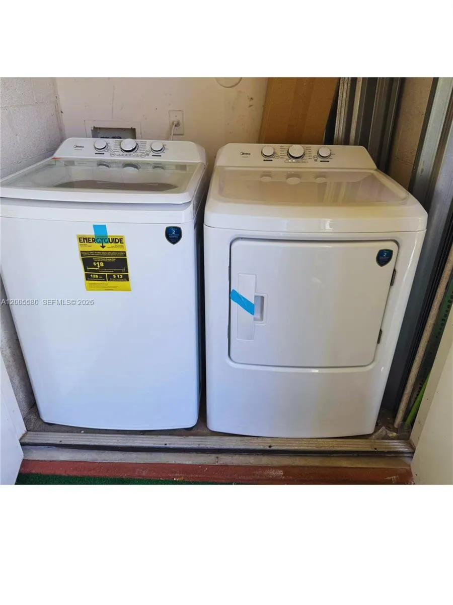 Hollywood, Florida 33021, 2 Bedrooms Bedrooms, ,2 BathroomsBathrooms,Residential,For Sale,A12005580