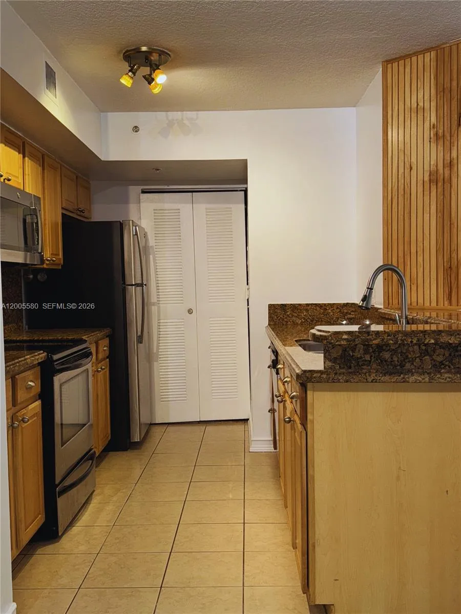 Hollywood, Florida 33021, 2 Bedrooms Bedrooms, ,2 BathroomsBathrooms,Residential,For Sale,A12005580
