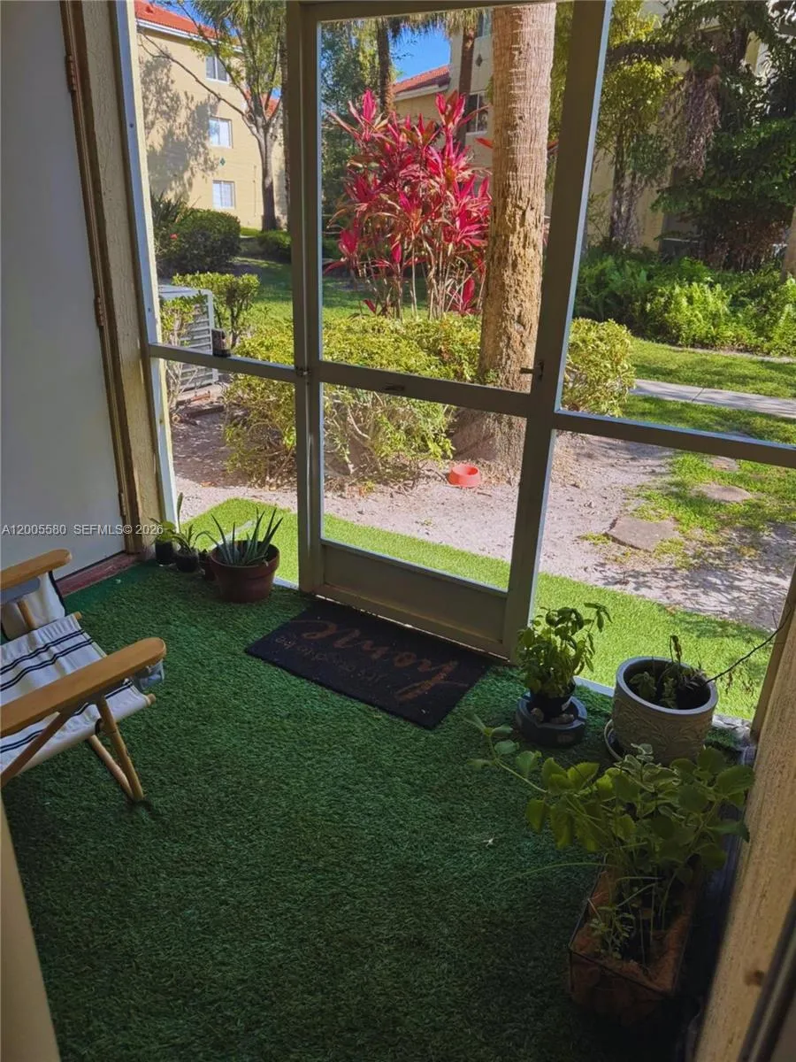 Hollywood, Florida 33021, 2 Bedrooms Bedrooms, ,2 BathroomsBathrooms,Residential,For Sale,A12005580